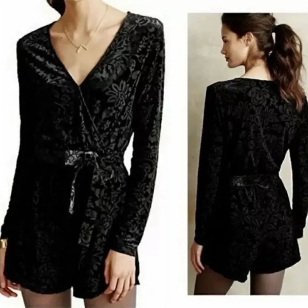 Anthropologie Saylor Burnout Velvet Romper Womens Size M Black Floral V-Neck NWT